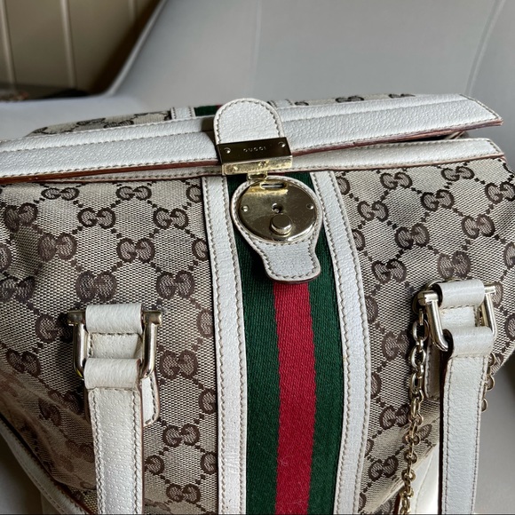 40% PRICE DROP!!
$4777 (was $795)
GUCCI Treasure Boston w/Key And Charm - Picture 3 of 16